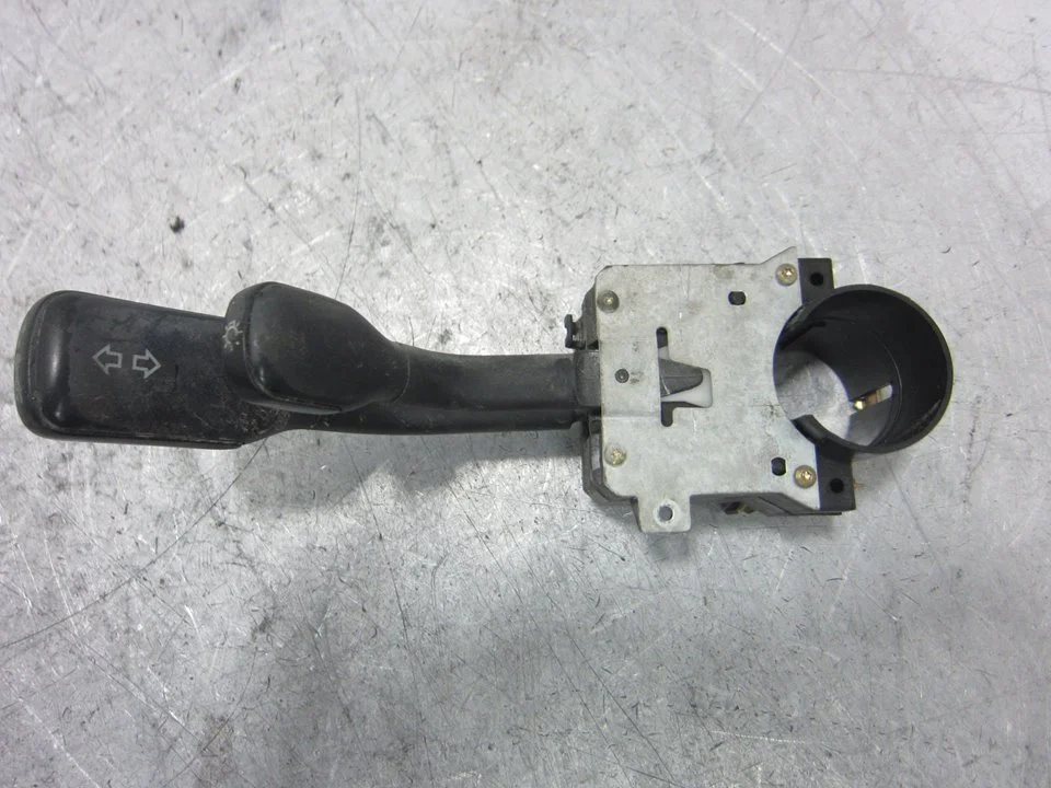 Foto de MANDO MULTIFUNCION AUDI 100 AVANT (C4) 2.3 (133 CV / 98 KW) referencia 443953513H