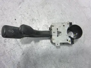 Foto de MANDO MULTIFUNCION AUDI 100 AVANT (C4) 2.3 (133 CV / 98 KW) referencia 443953513H foto 1