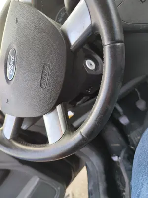 Foto de VOLANTE FORD FOCUS C-MAX (CAP)(2003) 1.6 TDCi CAT (109 CV / 80 KW) referencia 1302507 foto 2