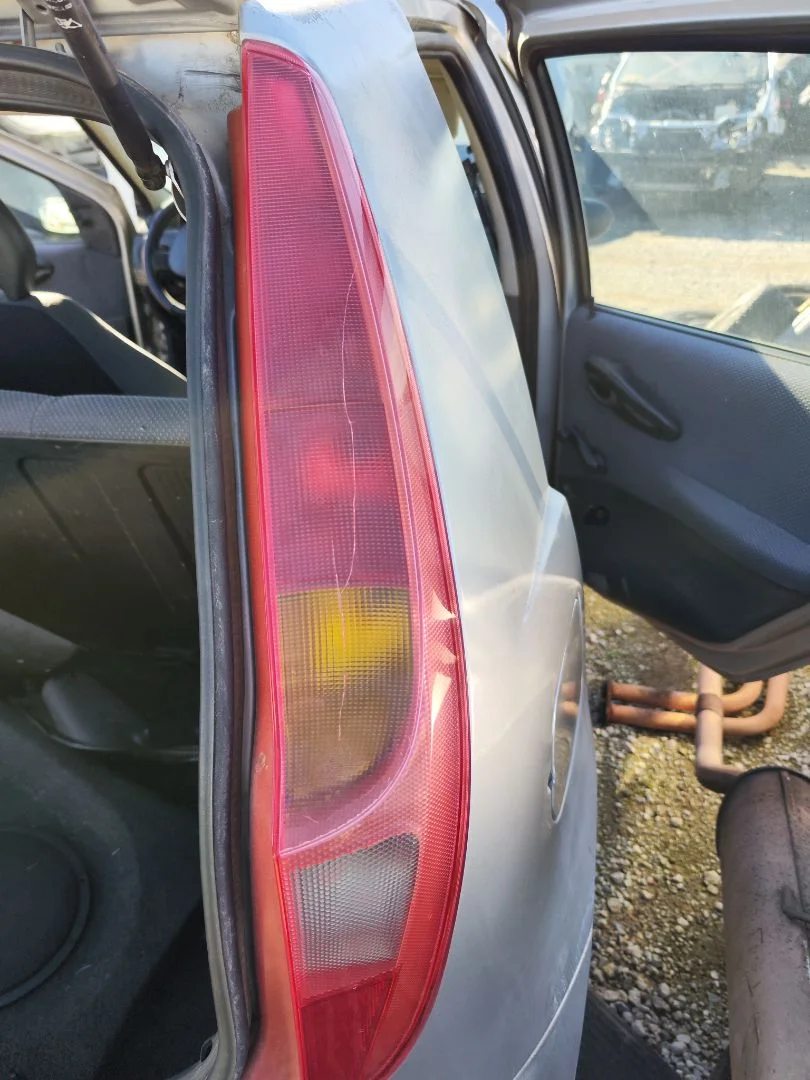 Foto de PILOTO TRASERO DERECHO FIAT II PUNTO (188) BERLINA 1.3 JTD CAT (69 CV / 51 KW)