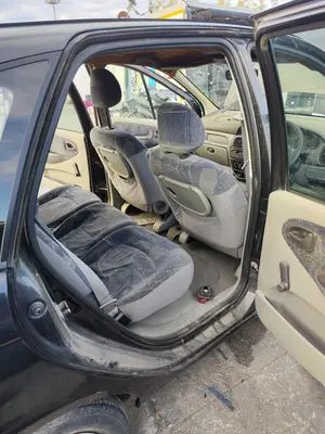 Foto de GOMAS CONTORNO PUERTA RENAULT SCENIC I (JA...) 1.4 CAT (95 CV / 70 KW)
