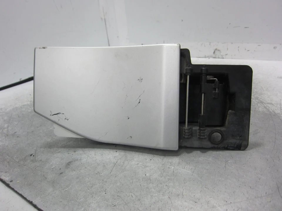 Foto de TAPA EXTERIOR COMBUSTIBLE RENAULT TRAFIC III FURGÓN 1.6 dCi Diesel Energy (120 CV / 88 KW) referencia 93457385
