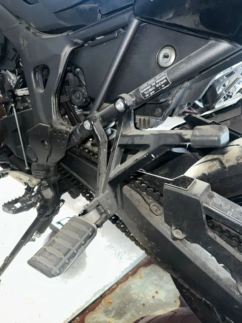 Foto de ESTRIBOS LATERALES HONDA CRF 1000L AFRICA TWIN 998 cm3 - 70 kW (95 CV / 70 KW)