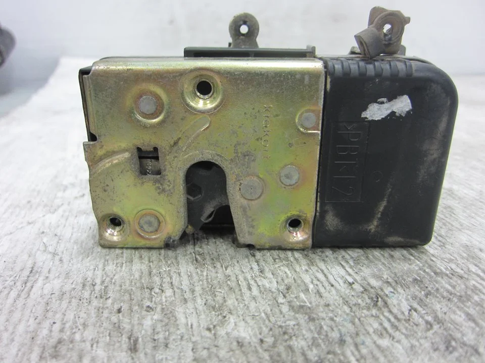 Foto de CERRADURA PUERTA DELANTERA IZQUIERDA PEUGEOT 406 BERLINA (S1/S2) 3.0 V6 24V CAT (190 CV / 140 KW) referencia PBTL2