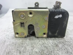Foto de CERRADURA PUERTA DELANTERA IZQUIERDA PEUGEOT 406 BERLINA (S1/S2) 3.0 V6 24V CAT (190 CV / 140 KW) referencia PBTL2