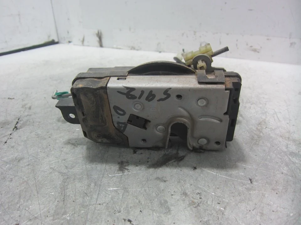 Foto de CERRADURA PUERTA DELANTERA DERECHA OPEL ZAFIRA B 1.9 CDTI (120 CV / 88 KW) referencia 13210749