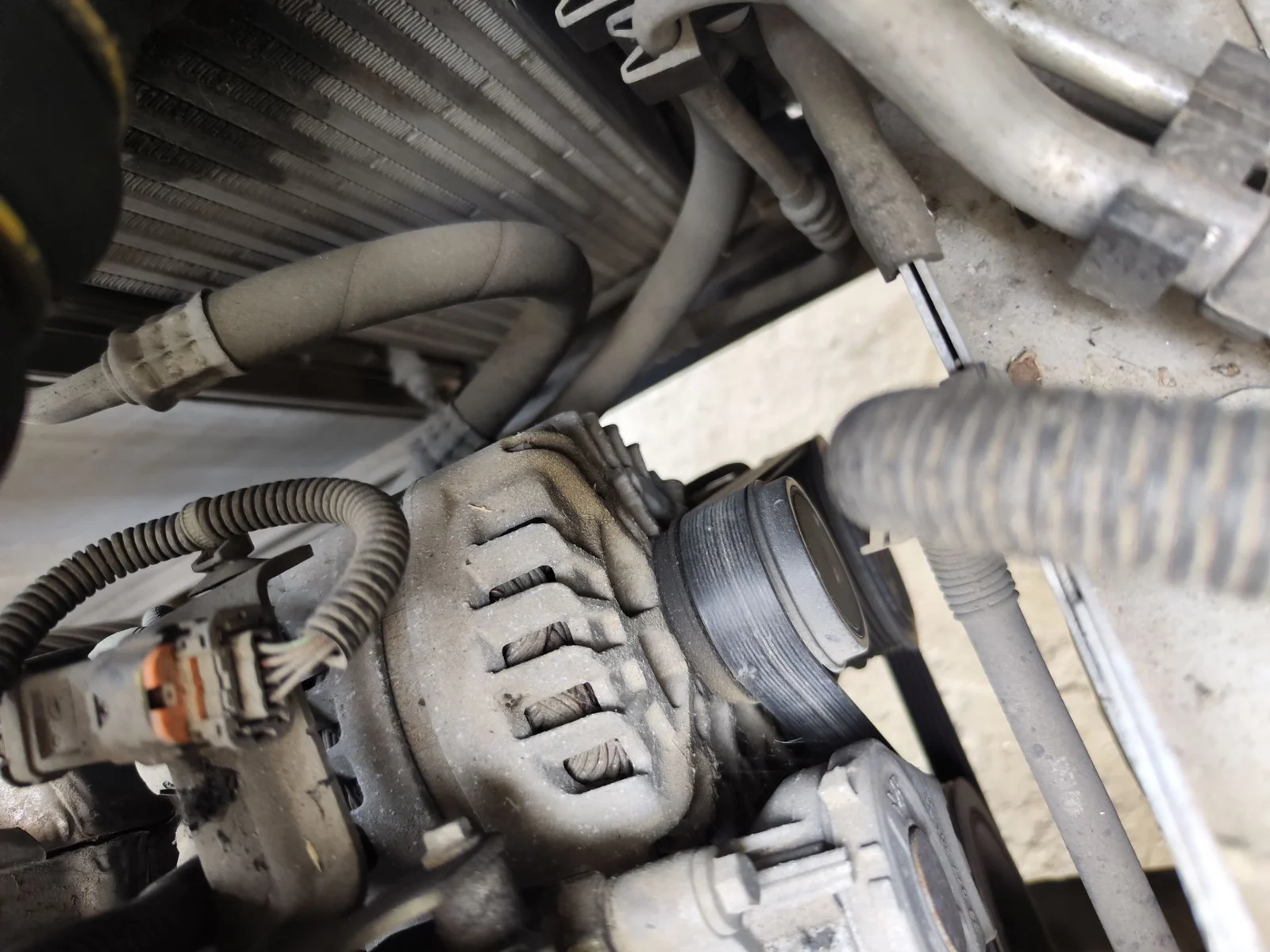 Foto de ALTERNADOR CITROEN BERLINGO FURGÓN 1.6 Blue-HDI FAP (99 CV / 73 KW)