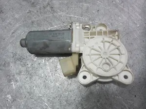 Foto de MOTOR ELEVALUNAS DELANTERO IZQUIERDO MERCEDES-BENZ CLK (BM 209) COUPE 2.7 CDI 20V CAT (170 CV / 125 KW) referencia A2308201042 foto 3