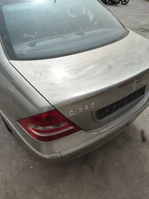 Foto de PORTON TRASERO MERCEDES-BENZ CLASE C (BM 203) BERLINA 2.7 CDI 20V CAT (170 CV / 125 KW) referencia A203750067567 foto 5
