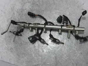 Foto de RAMPA INYECTORA PORSCHE MACAN (95BA) referencia 06K133317AB foto 1