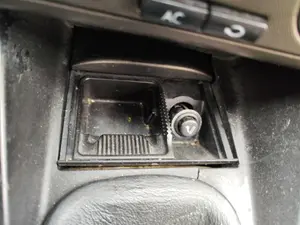 Foto de CENICERO VOLKSWAGEN GOLF IV BERLINA (1J1)(10.1997) 1.9 TDI (110 CV / 81 KW) referencia 1J0857961F FKZ