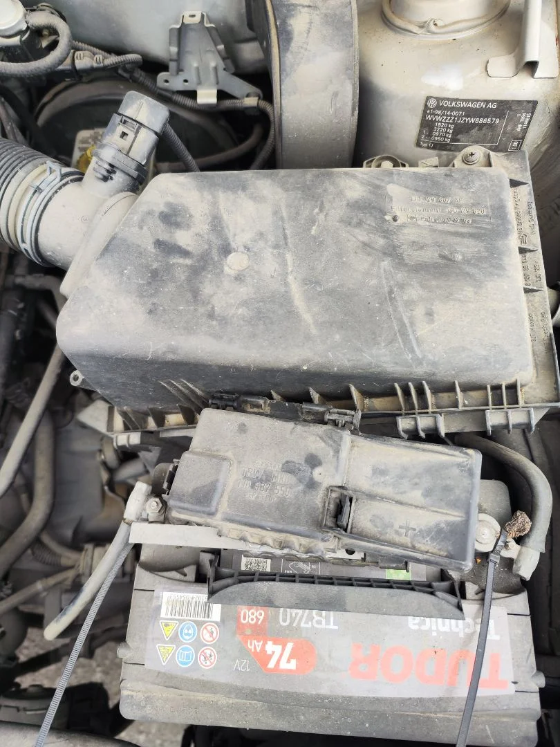Foto de CAJA FILTRO AIRE VOLKSWAGEN BORA BERLINA (1J2)(1998) 1.9 TDI (110 CV / 81 KW)