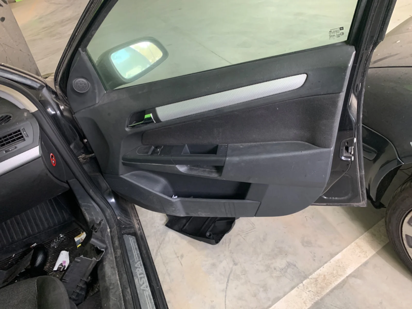 Foto de ELEVALUNAS DELANTERO DERECHO OPEL ASTRA H CARAVAN 1.9 16V CDTI CAT (Z 19 DTH / LRD) (150 CV / 110 KW)