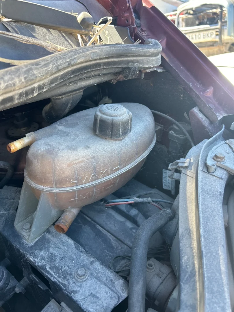 Foto de DEPOSITO EXPANSION RENAULT TRAFIC II FURGÓN 2.5 dCi Diesel CAT (135 CV / 99 KW)