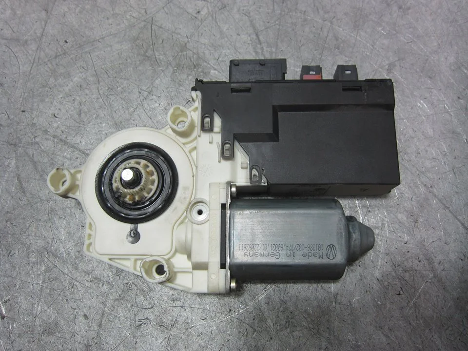 Foto de MOTOR ELEVALUNAS DELANTERO DERECHO CITROEN C8 2.0 HDi FAP CAT (107 CV / 79 KW) referencia 991728201