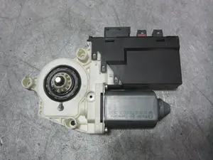 Foto de MOTOR ELEVALUNAS DELANTERO DERECHO CITROEN C8 2.0 HDi FAP CAT (107 CV / 79 KW) referencia 991728201