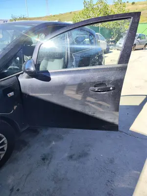 Foto de PUERTA DELANTERA IZQUIERDA OPEL CORSA D 1.2 16V CAT (Z 12 XEP / LB4) (80 CV / 59 KW)