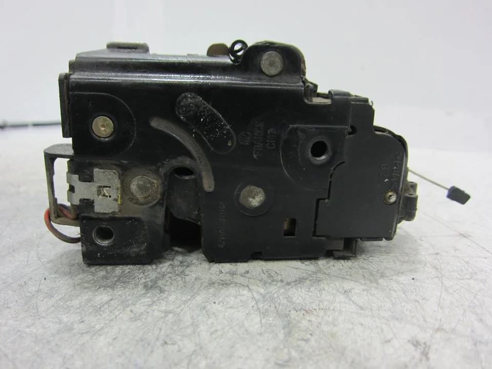 Foto de CERRADURA PUERTA DELANTERA IZQUIERDA SEAT LEON (1M1) 1.9 TDI (110 CV / 81 KW) referencia 3B1837015Q
