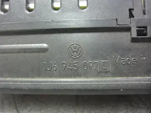 Foto de LUZ CENTRAL DE FRENO VOLKSWAGEN GOLF IV VARIANT (1J5)(05.1999) referencia 1J6945097C foto 4