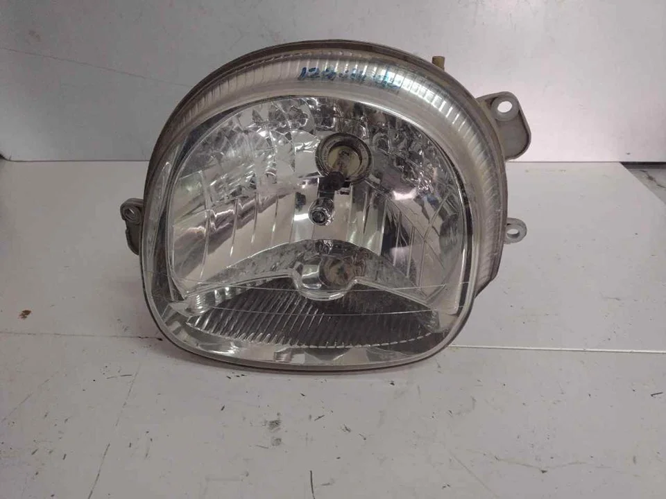 Foto de FARO IZQUIERDO RENAULT TWINGO I (C06) 1.2 (58 CV / 43 KW) referencia 7700420737