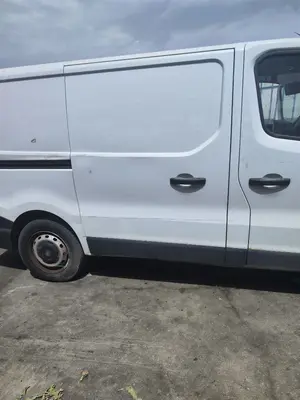 Foto de PUERTA LATERAL CORREDERA DERECHA FIAT TALENTO FURGÓN (296) 2.0 Turbodiesel Ecojet (119 CV / 88 KW) referencia 6000617316