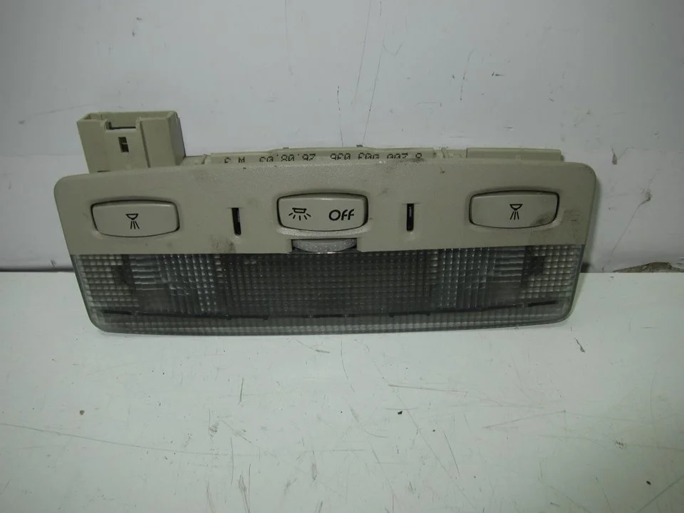 Foto de LUZ INTERIOR RENAULT ESPACE IV (JK0) 2.2 dCi Turbodiesel (150 CV / 110 KW) referencia 8200003036