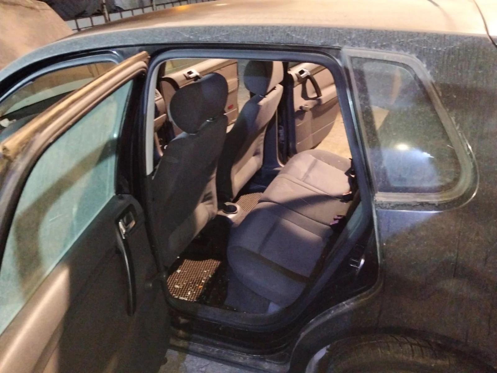 Foto de GOMAS CONTORNO PUERTA VOLKSWAGEN POLO IV (9N1)