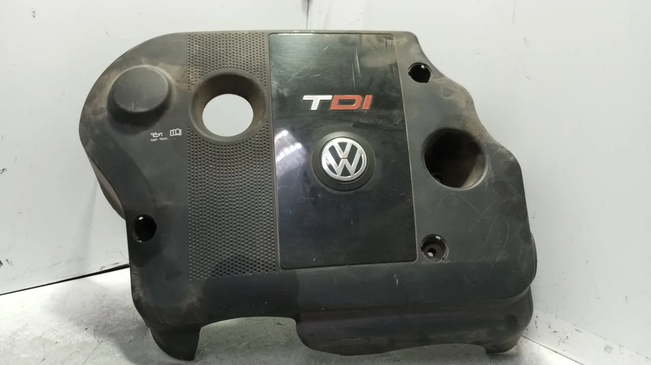 Foto de TAPA MOTOR VOLKSWAGEN PASSAT VARIANT (3B5) 1.9 TDI (116 CV / 85 KW) referencia 038103925