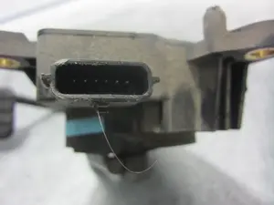 Foto de POTENCIOMETRO PEDAL RENAULT CLIO III 1.2 (75 CV / 55 KW) referencia 8200297342 foto 5