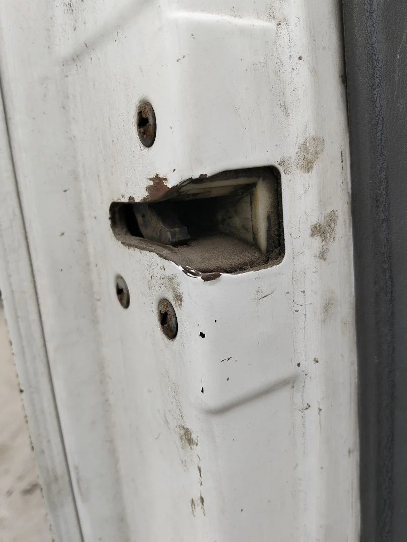 Foto de CERRADURA PUERTA DELANTERA IZQUIERDA NISSAN CABSTAR E 3.0 Diesel (120 CV / 88 KW)