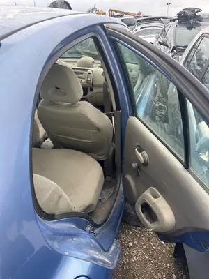 Foto de GOMAS CONTORNO PUERTA NISSAN MICRA (K12E) 1.2 CAT (65 CV / 48 KW)