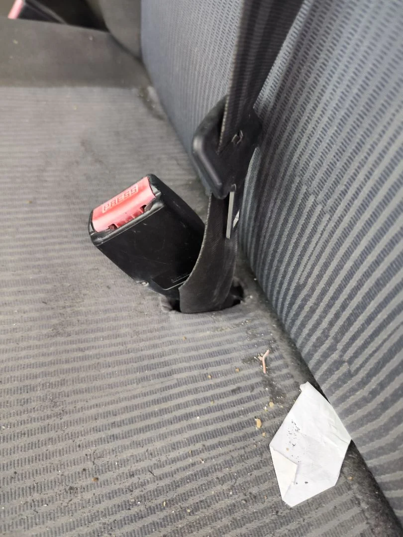 Foto de ENGANCHE CINTURON DELANTERO IZQUIERDO OPEL VIVARO FURGÓN/COMBI 2.0 16V CDTI (114 CV / 84 KW)