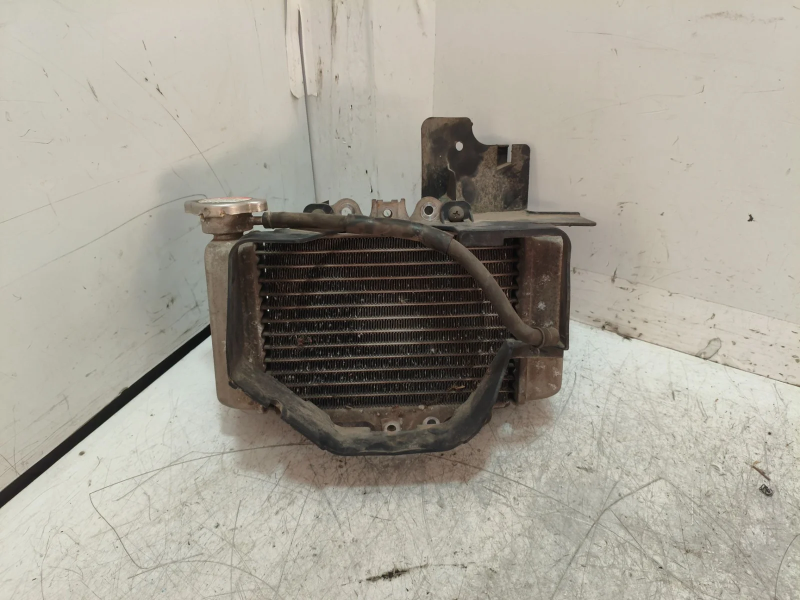 Foto de RADIADOR AGUA HONDA FES /SH /SES /DYLAN /PS 125 125 cm3 - 10 kW G-CAT (14 CV / 10 KW)