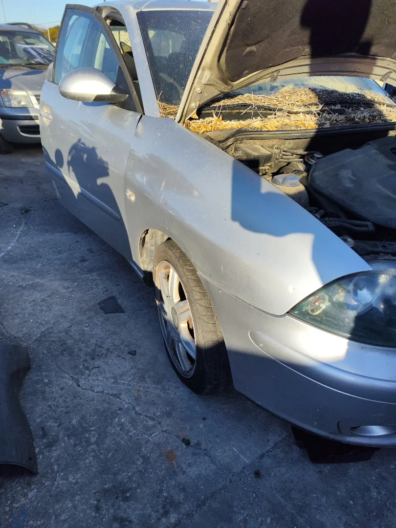 Foto de ALETA DELANTERA DERECHA SEAT CORDOBA BERLINA (6L2) 1.9 TDI (131 CV / 96 KW) referencia 6L0821022C