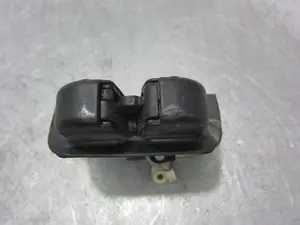 Foto de CERRADURA MALETERO / PORTON AUDI A3 (8P1) 1.9 TDI (105 CV / 77 KW) referencia 8P3827520A foto 4
