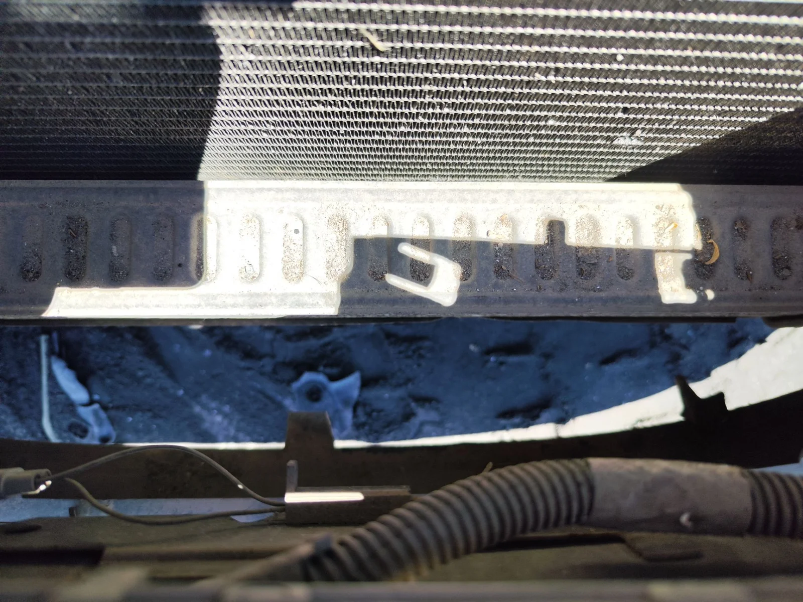 Foto de INTERCOOLER FORD FOCUS C-MAX (CAP)(2003) 1.6 TDCi CAT (90 CV / 66 KW)