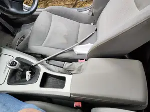 Foto de APOYABRAZOS CENTRAL BMW SERIE 3 BERLINA (E90) 2.0 Turbodiesel CAT (143 CV / 105 KW)
