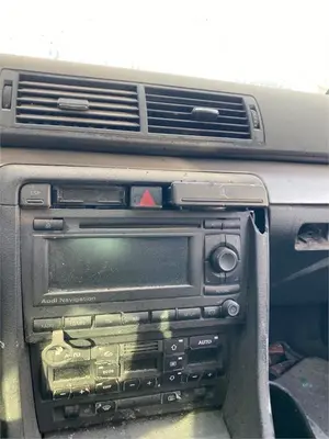 Foto de SISTEMA AUDIO / RADIO CD AUDI A4 BERLINA (8E) 1.9 TDI (131 CV / 96 KW)