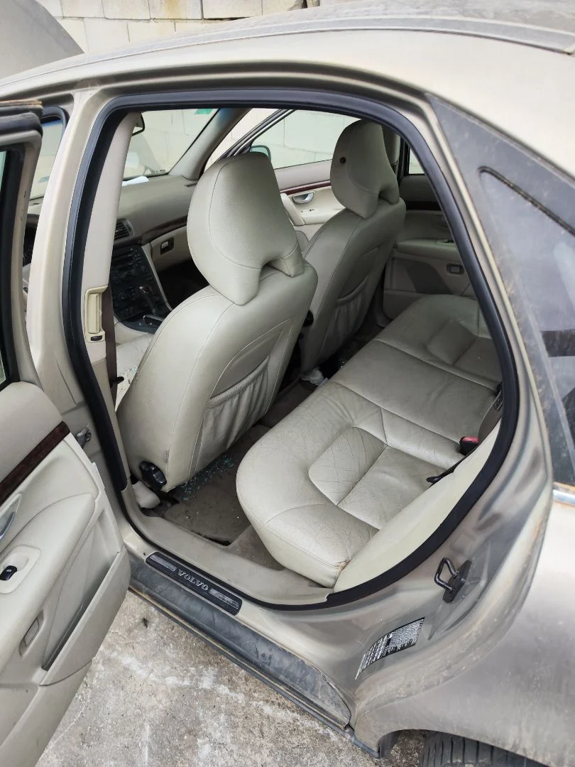 Foto de GOMAS CONTORNO PUERTA VOLVO S80 BERLINA 2.4 Diesel (131 CV / 96 KW)