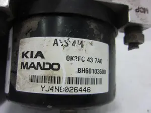 Foto de ABS KIA CARENS (RS) 2.0 Turbodiesel CAT (113 CV / 83 KW) referencia 0K2FC437A0 foto 7