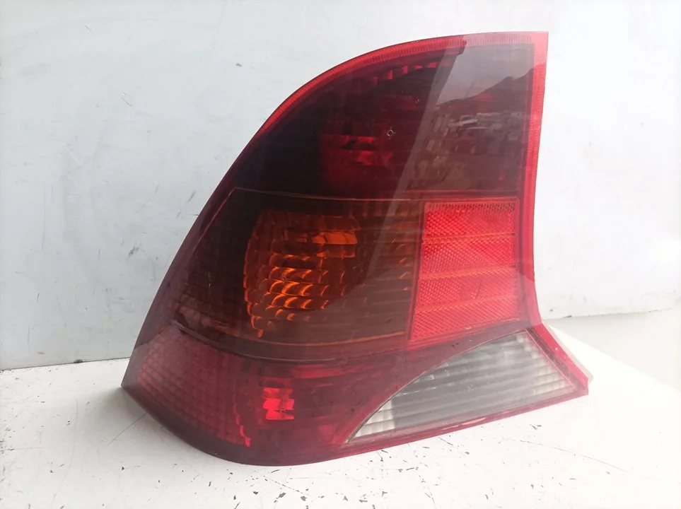 Foto de PILOTO TRASERO IZQUIERDO FORD FOCUS BERLINA (CAK) referencia 1M5113405