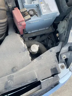 Foto de DEPOSITO EXPANSION MITSUBISHI COLT CZ3 BERL. 5 (Z30A) 1.3 CAT (95 CV / 70 KW)