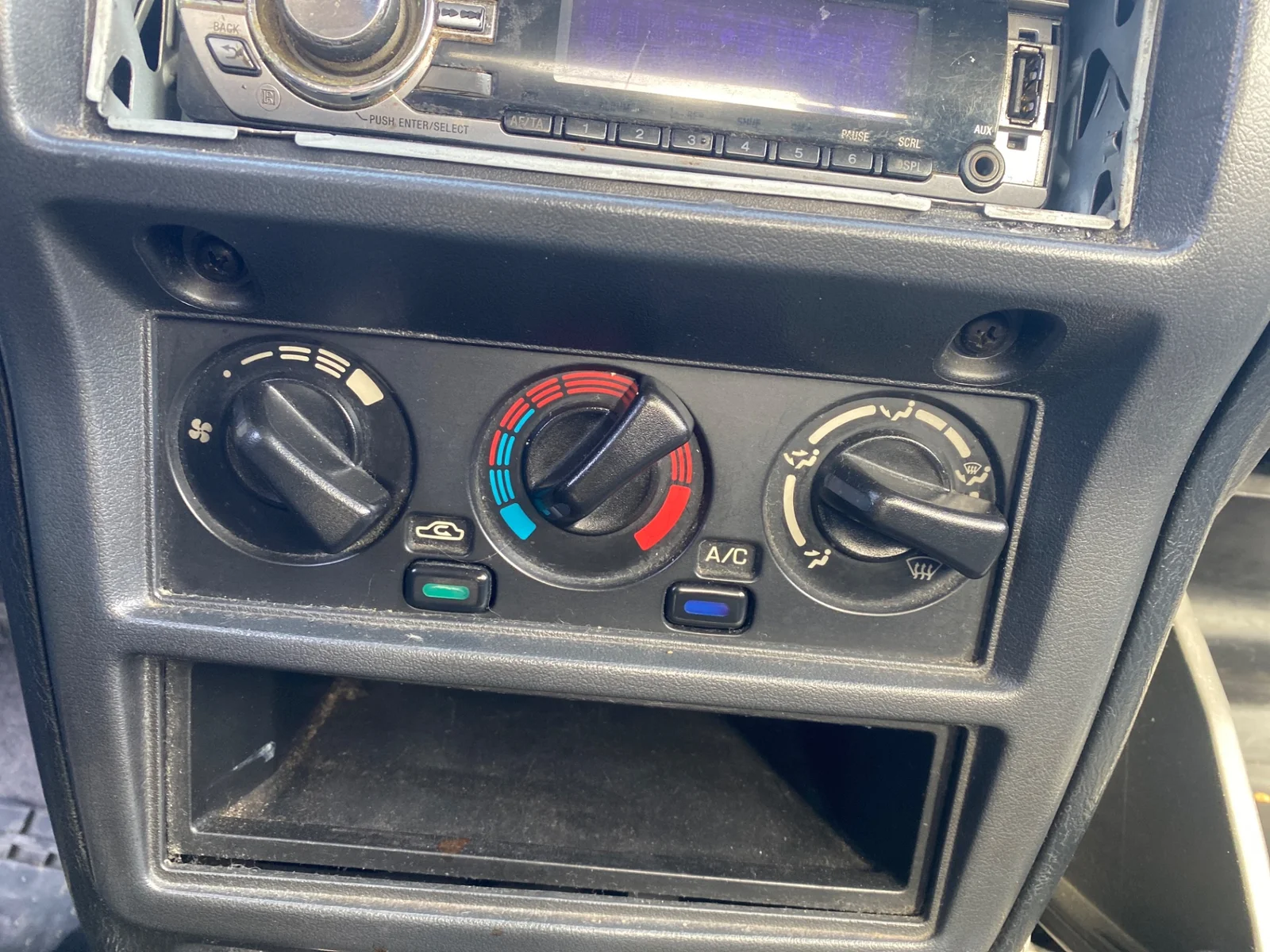Foto de MANDO CALEFACCION / AIRE ACONDICIONADO NISSAN ALMERA (N15) 2.0 Diesel (75 CV / 55 KW)