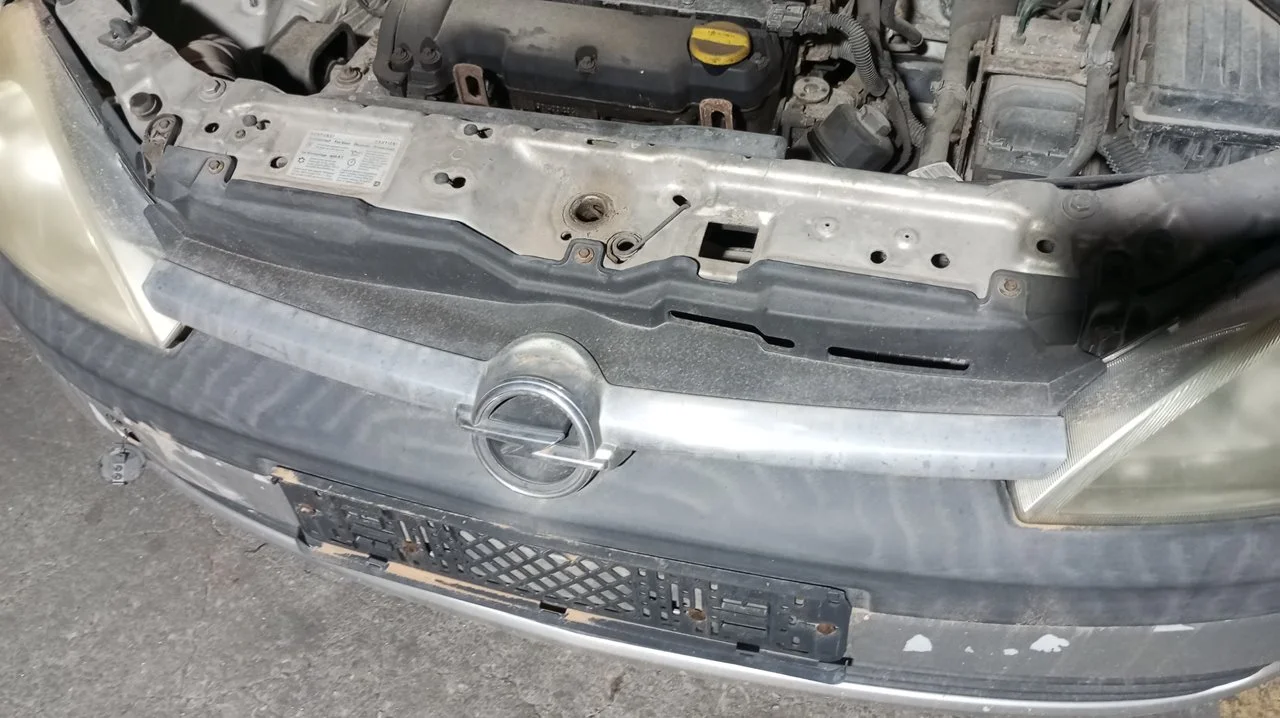 Foto de RADIADOR AGUA OPEL CORSA C 1.2 16V CAT (Z 12 XE / LW4) (75 CV / 55 KW) referencia 95513834