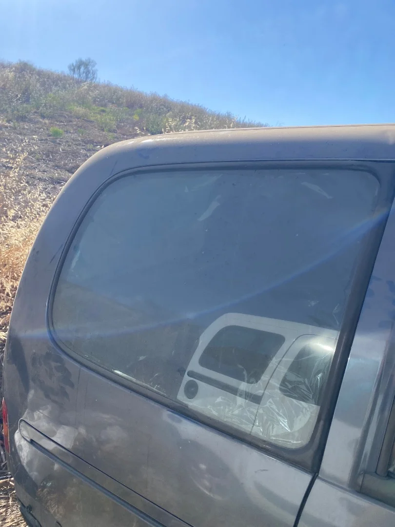 Foto de LUNA CUSTODIA TRASERA DERECHA NISSAN SERENA (C23M) 2.3 Diesel (75 CV / 55 KW)
