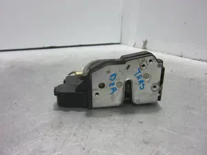 Foto de CERRADURA PUERTA TRASERA DERECHA BMW SERIE 3 BERLINA (E46) 2.0 16V Diesel CAT (136 CV / 100 KW) referencia 51227011246