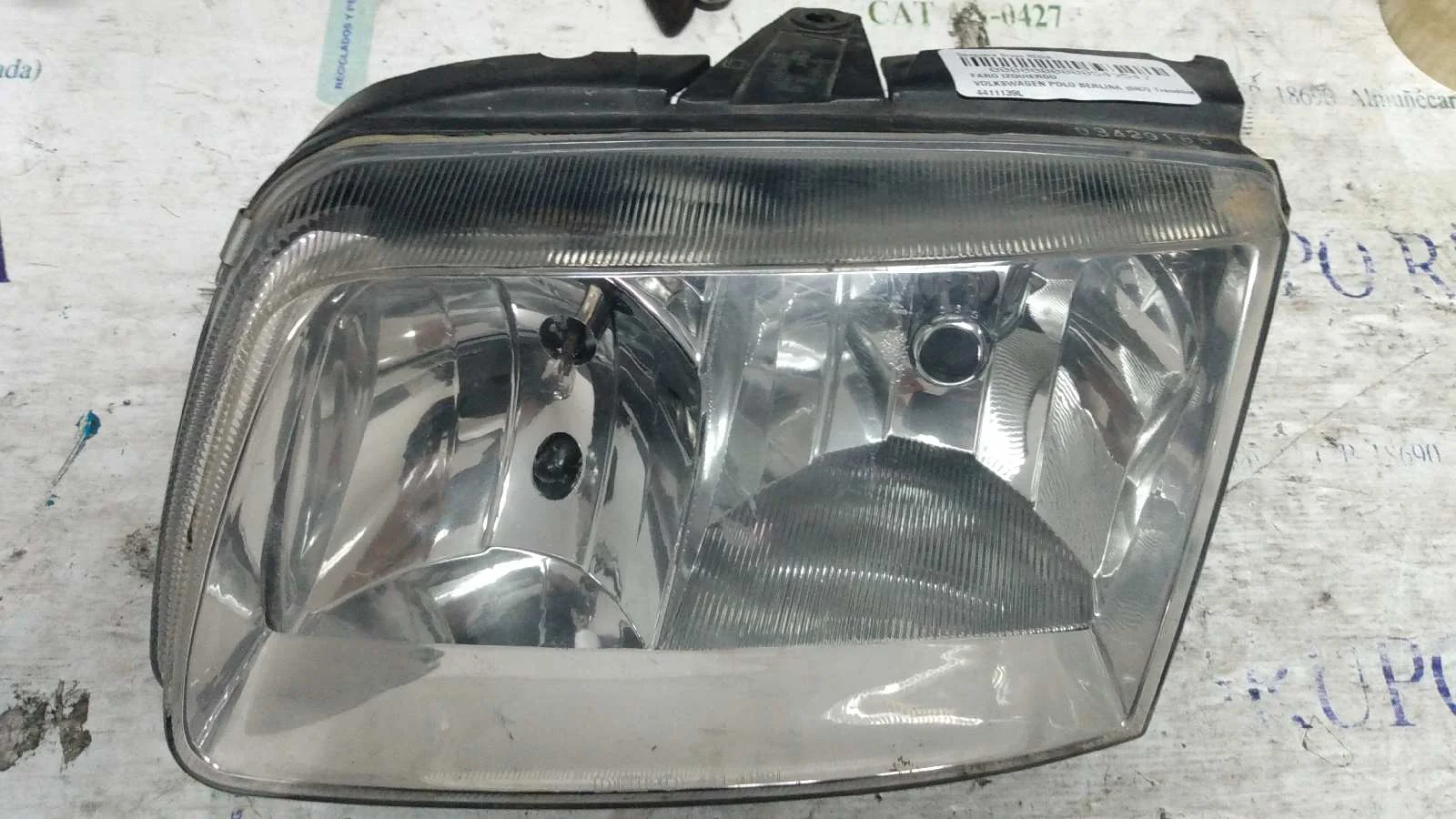 Foto de FARO IZQUIERDO VOLKSWAGEN POLO III BERLINA (6N2) referencia 4411139L