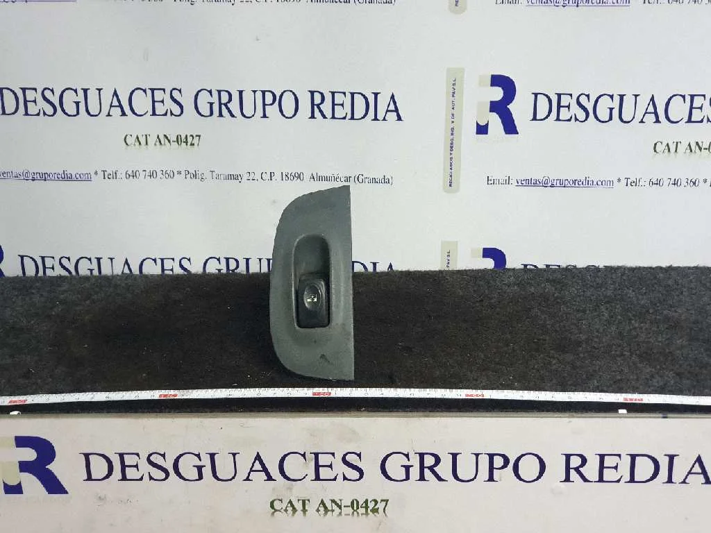Foto de MANDO ELEVALUNAS DELANTERO DERECHO RENAULT MEGANE I BERL./ BERL. CON PORTÓN (BA0) referencia 838099G
