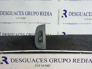 Foto de MANDO ELEVALUNAS DELANTERO DERECHO RENAULT MEGANE I BERL./ BERL. CON PORTÓN (BA0) referencia 838099G