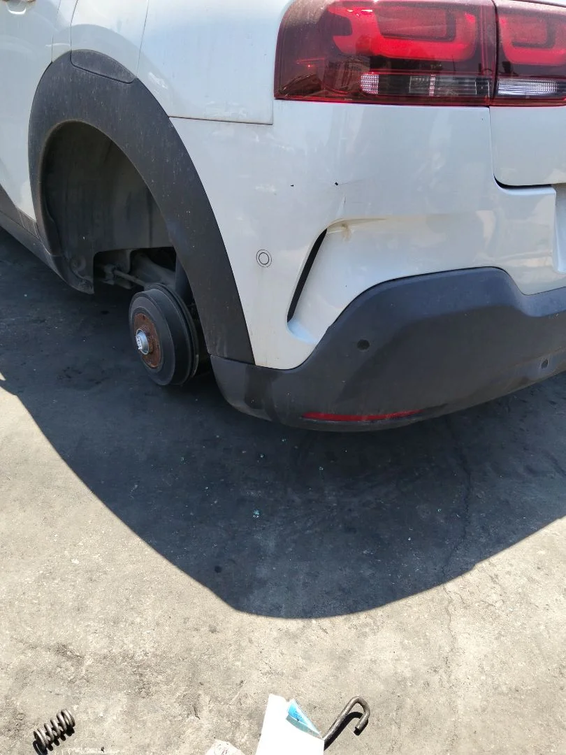 Foto de PARAGOLPES TRASERO CITROEN C4 CACTUS 1.2 12V VTi (82 CV / 60 KW) referencia 1611428480